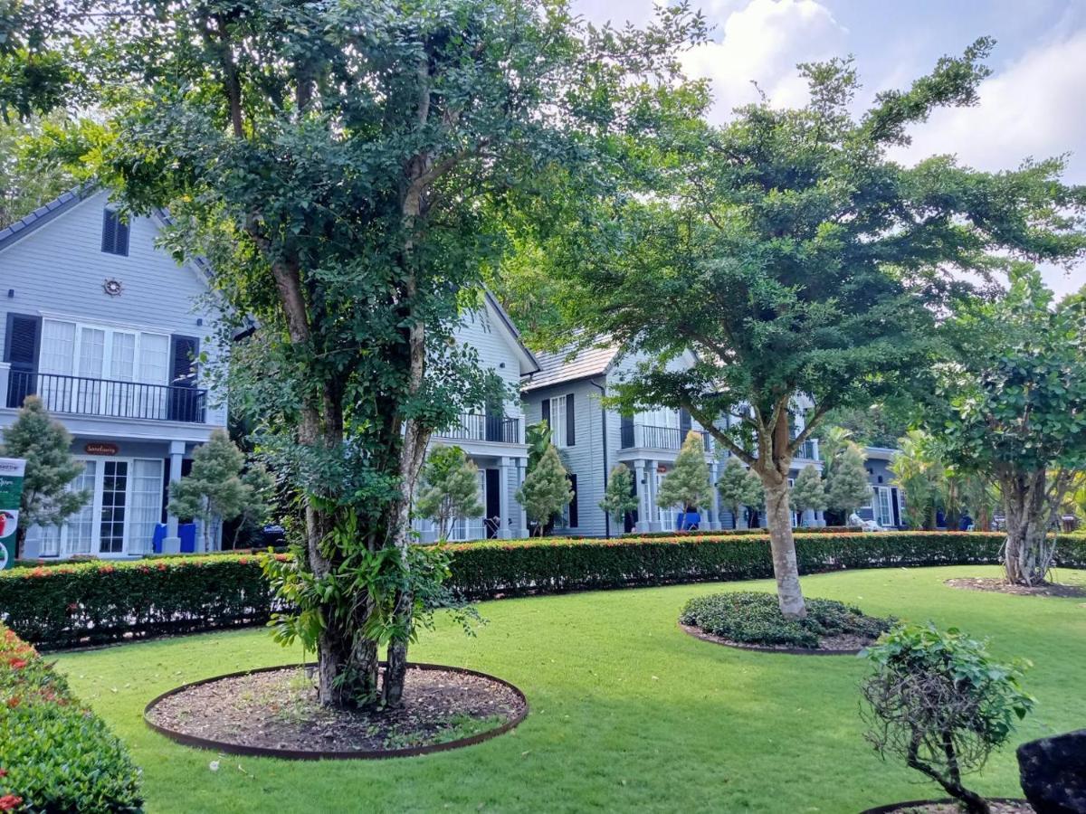 Crown View Beach Resort Koh Chang Esterno foto